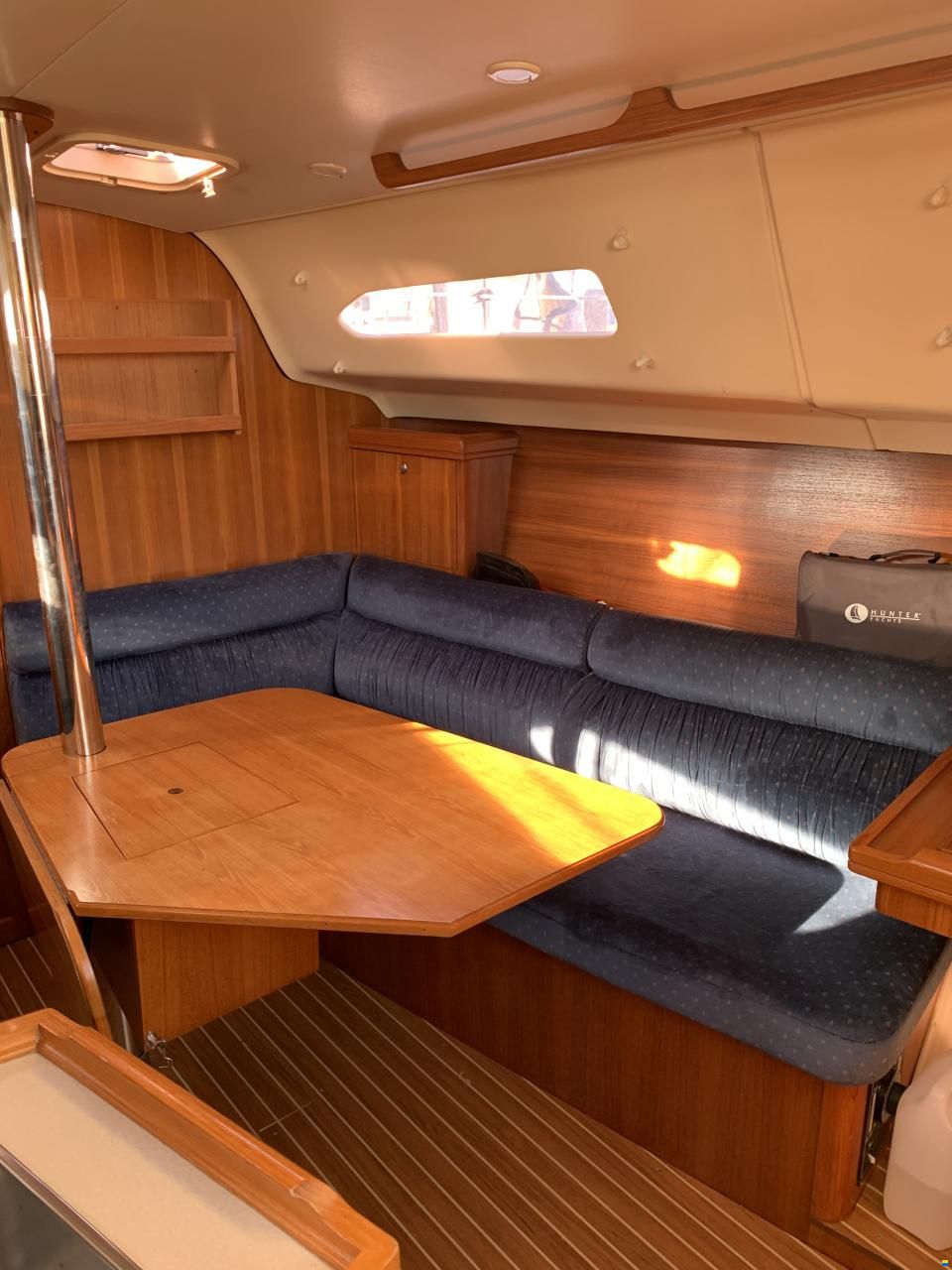 Hunter Marine 306