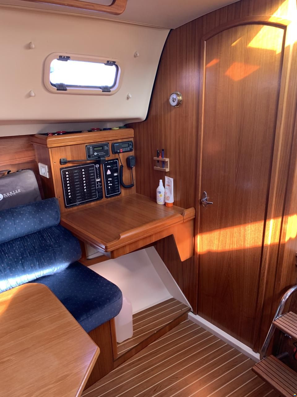 Hunter Marine 306