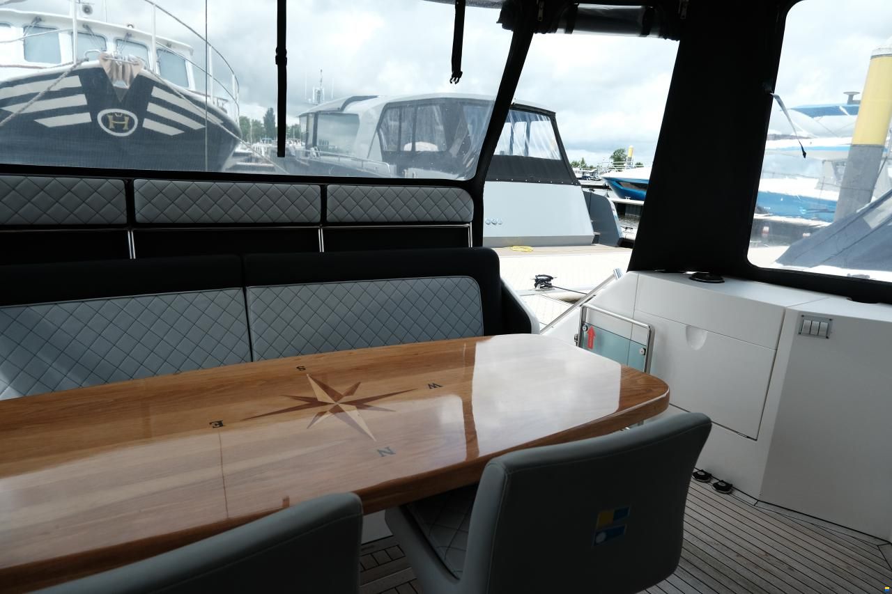 Fairline Squadron 52