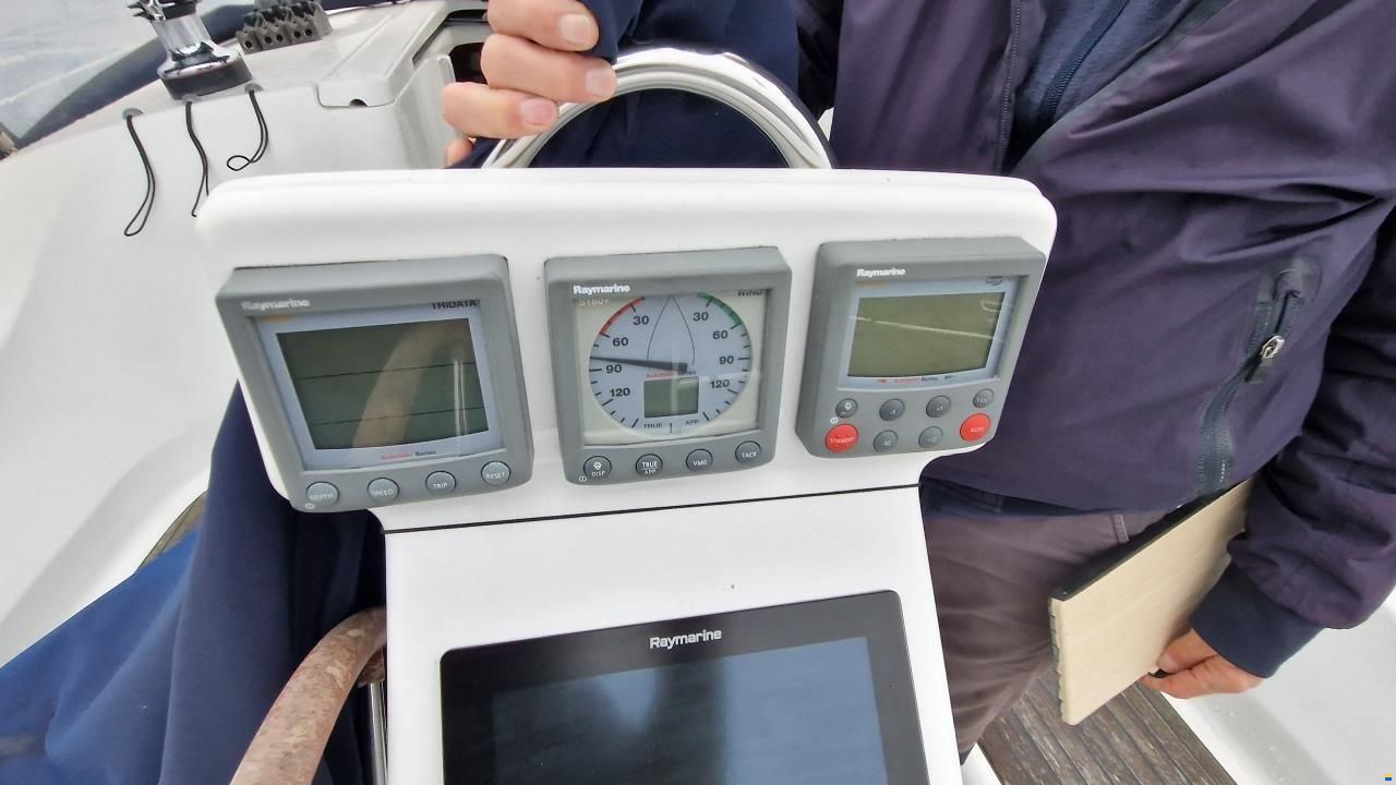 BENETEAU SEGELBÅTAR OCEANIS 323