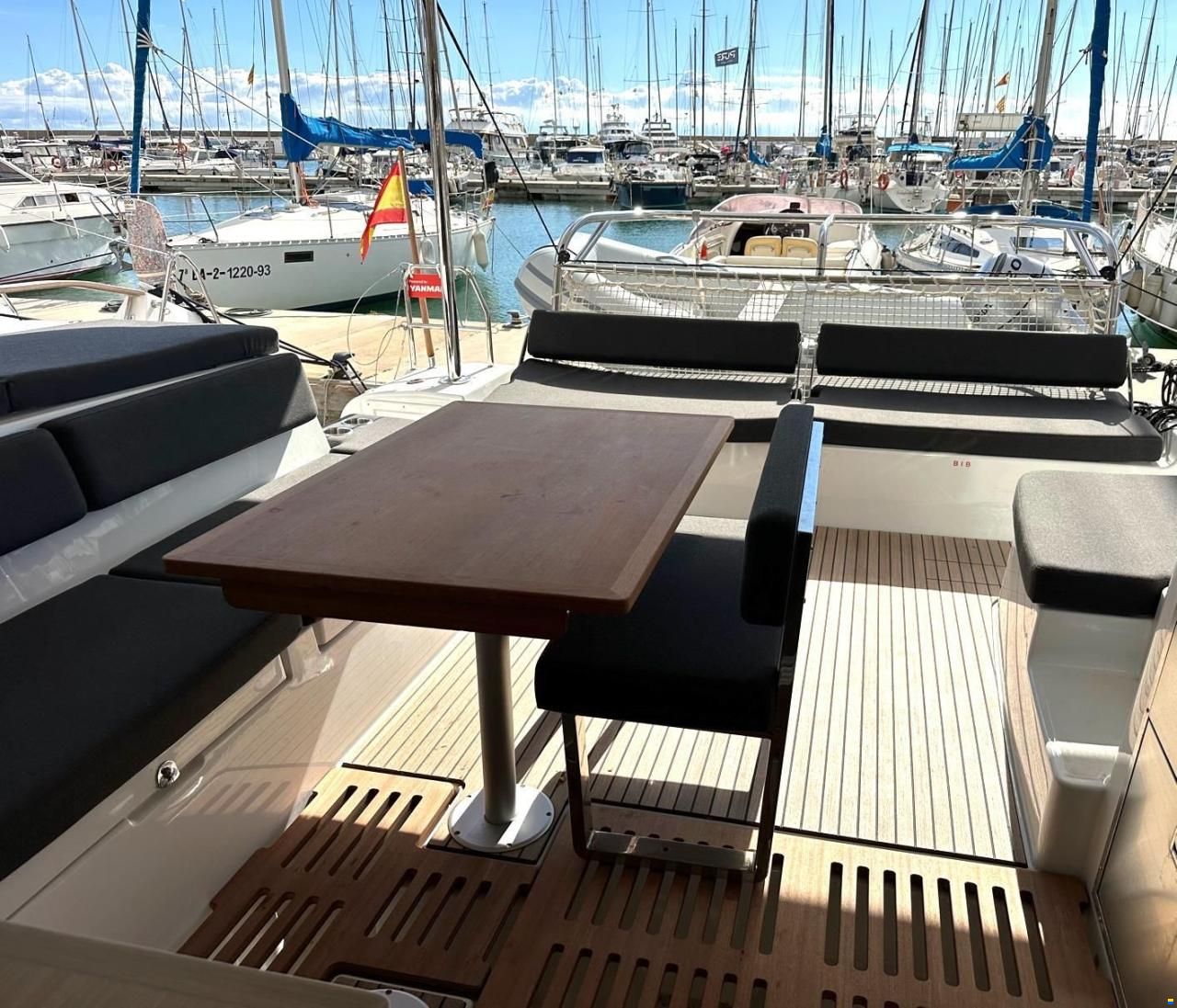 Lagoon 43