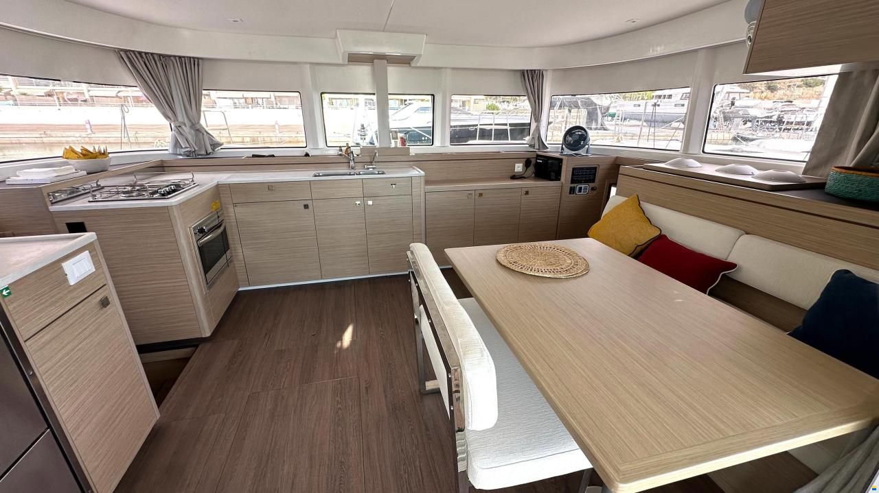 Lagoon 43