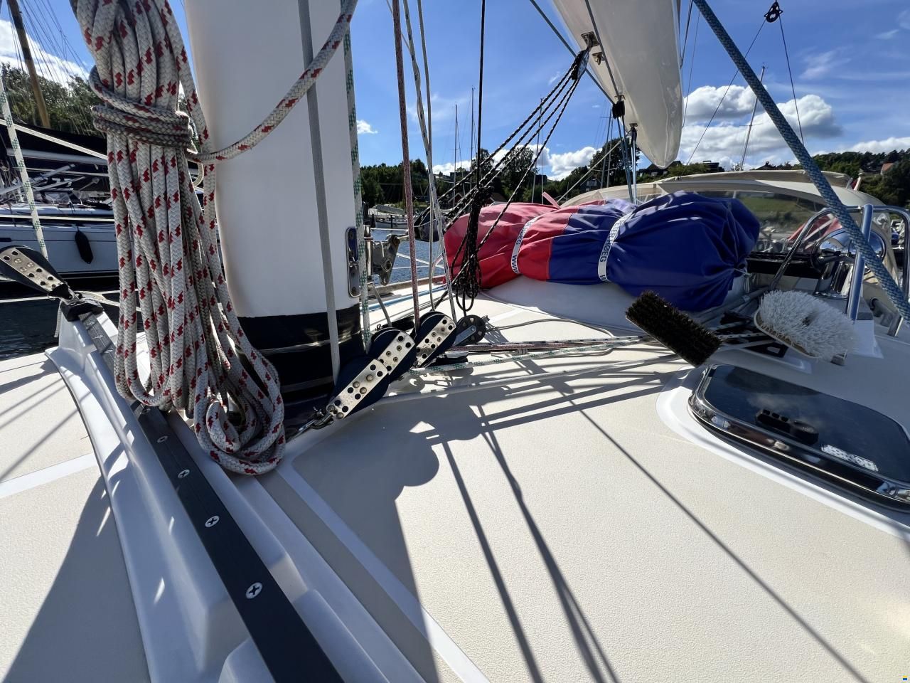 Tartan 3700