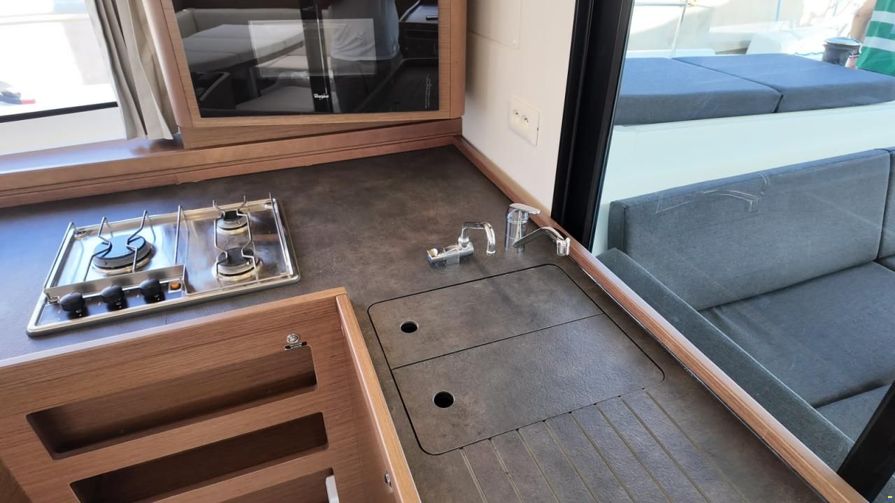 Lagoon 42