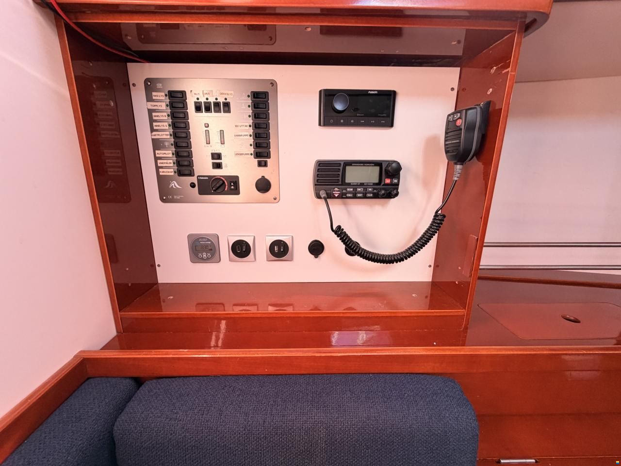 Hanse 370