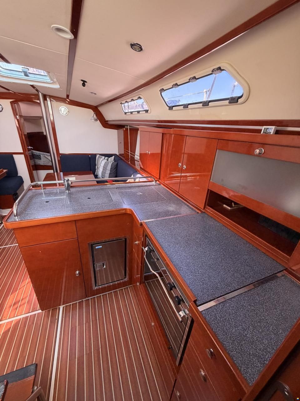 Hanse 370