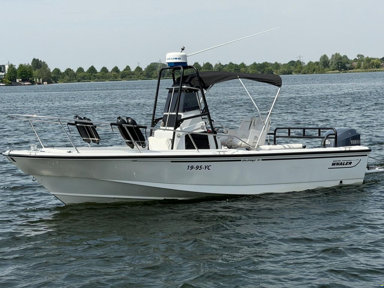 Boston Whaler Outrage 21