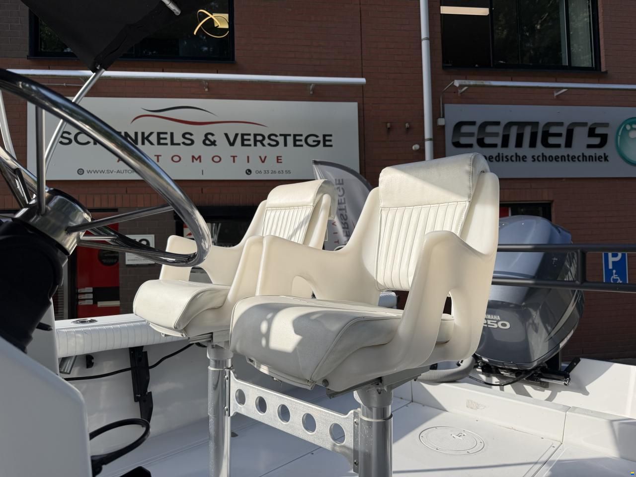 Boston Whaler Outrage 21
