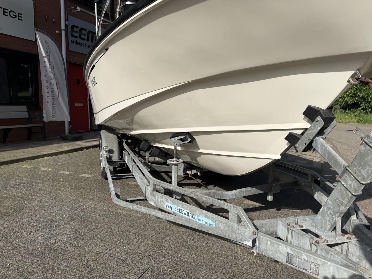 Boston Whaler Outrage 21