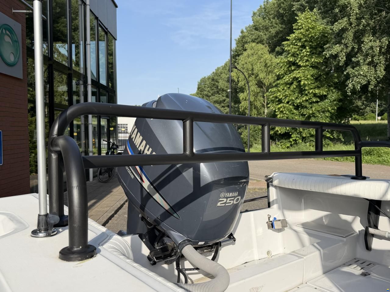 Boston Whaler Outrage 21