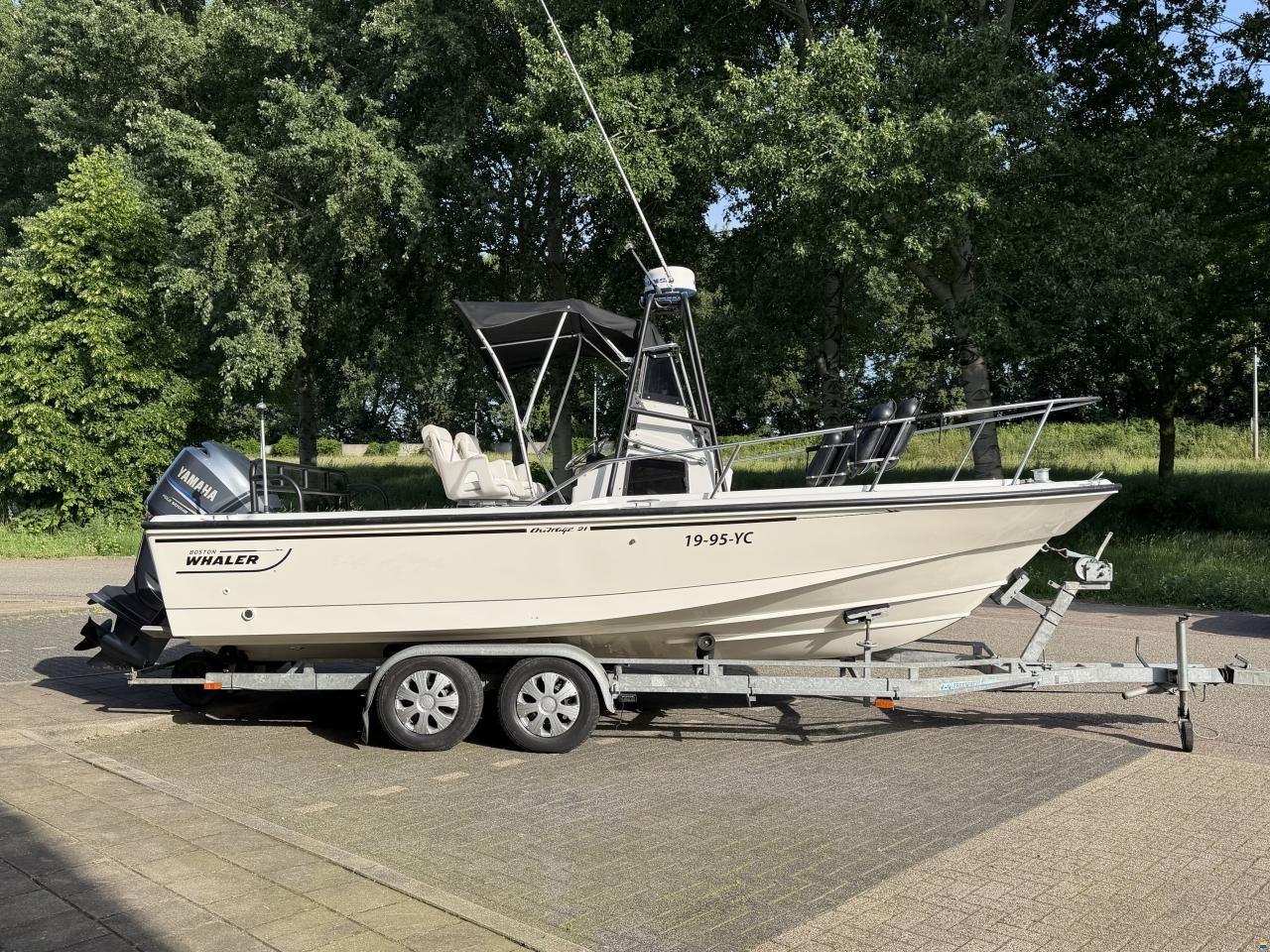 Boston Whaler Outrage 21