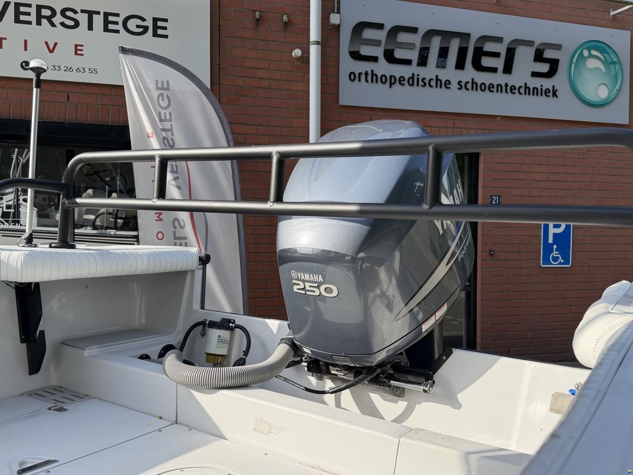 Boston Whaler Outrage 21