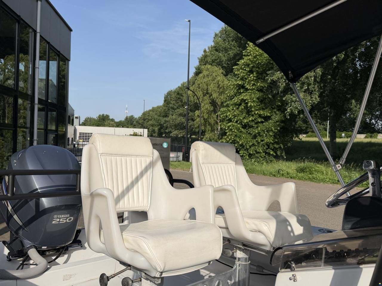Boston Whaler Outrage 21