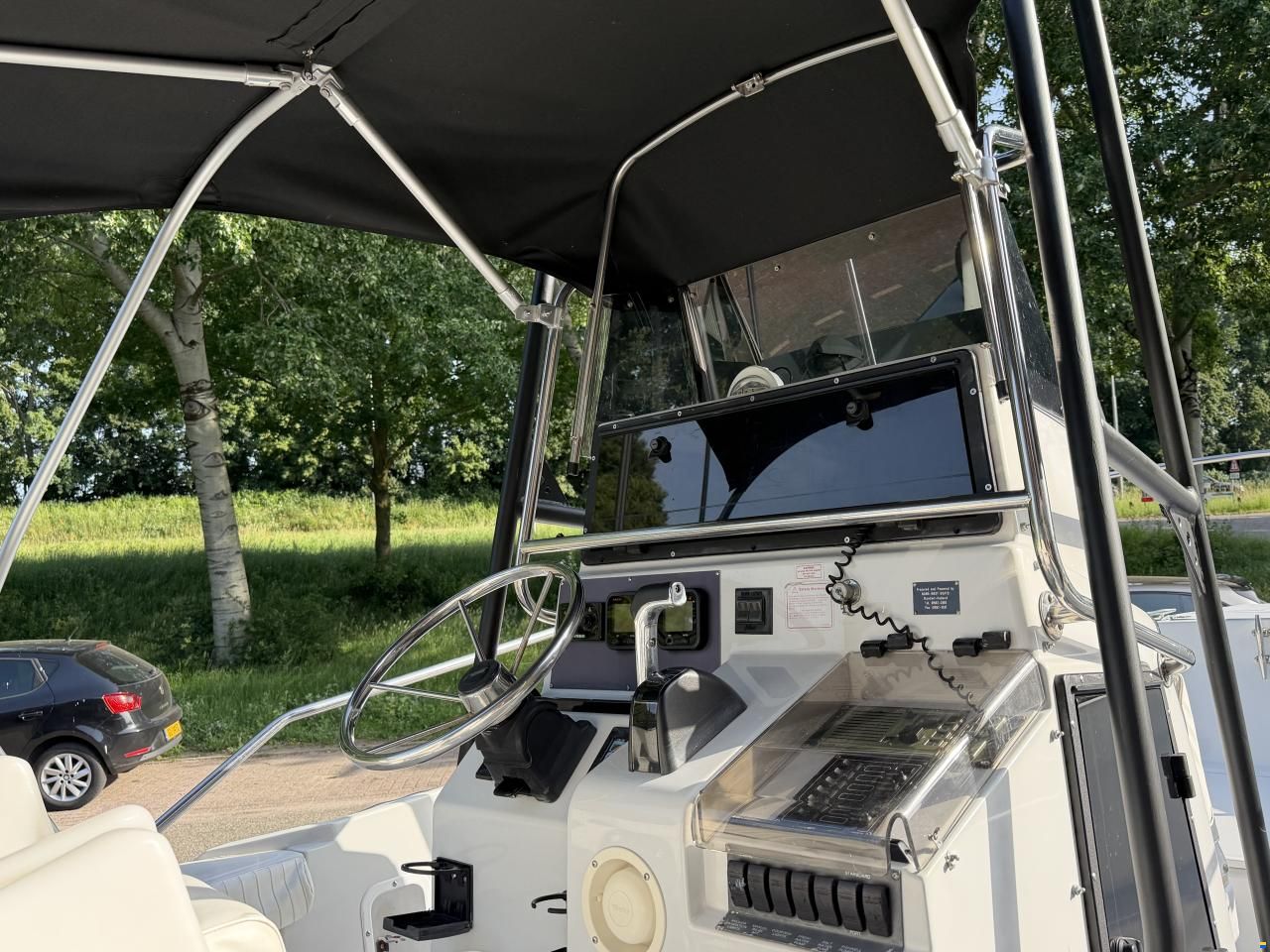 Boston Whaler Outrage 21