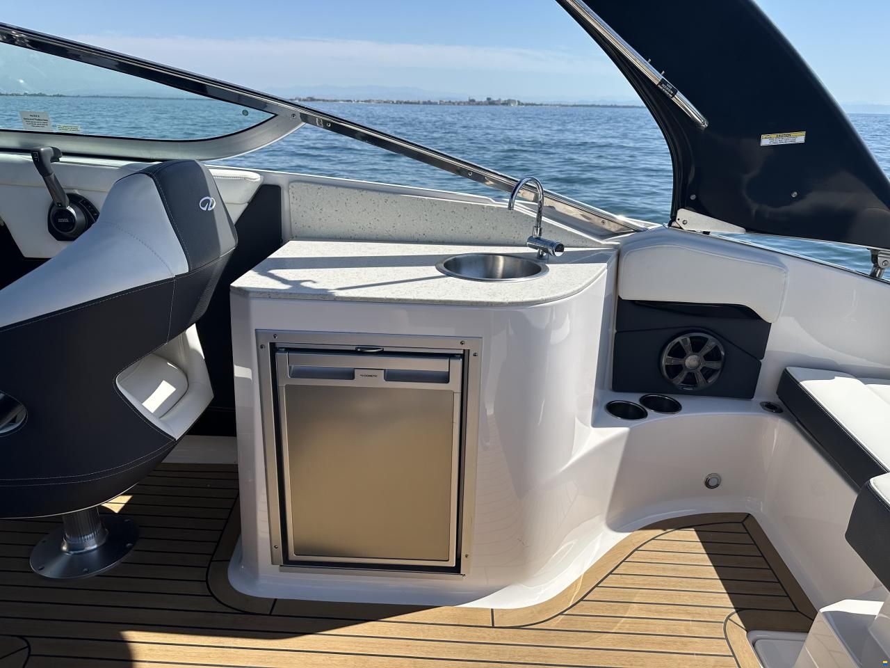 Regal 2550 Cuddy