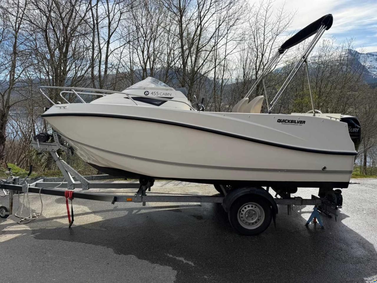 Quicksilver 455 Active Cabin