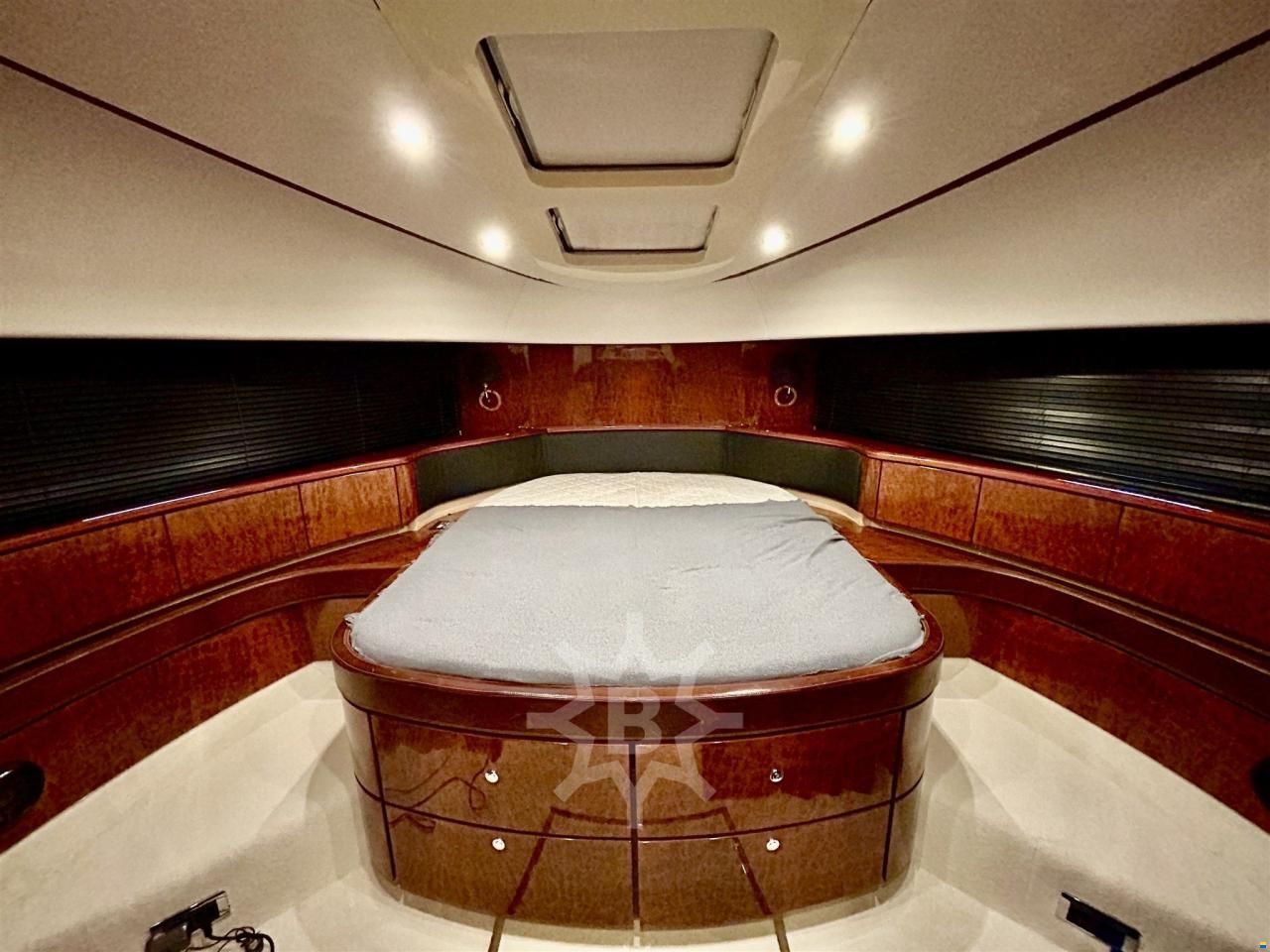 Fairline SQUADRON 74