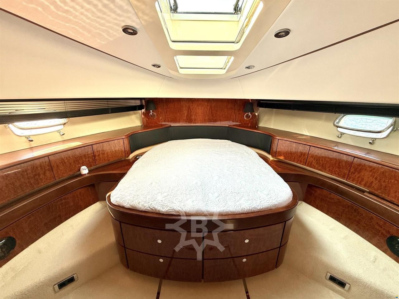 Fairline SQUADRON 74