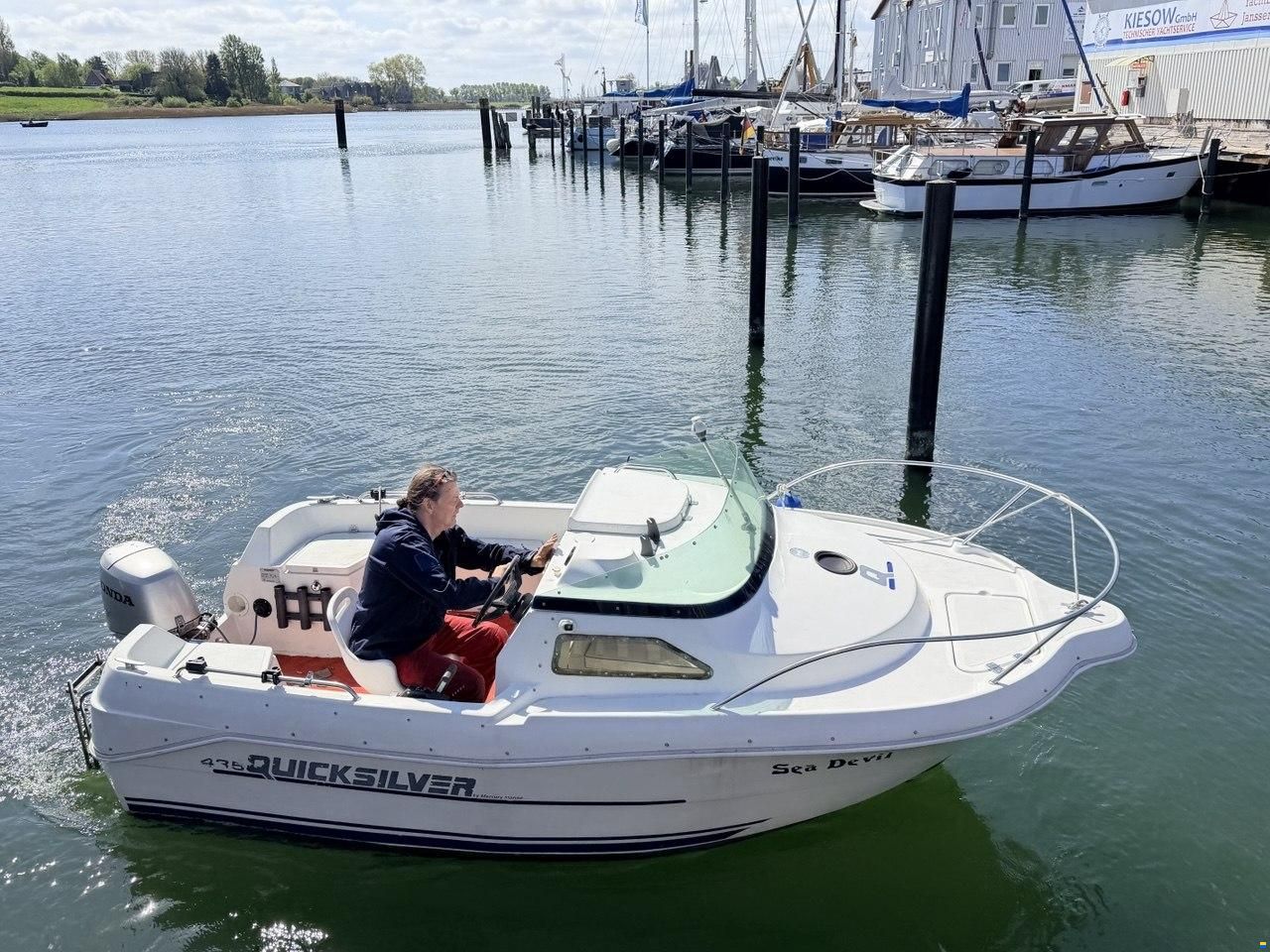 Quicksilver Cabin 435