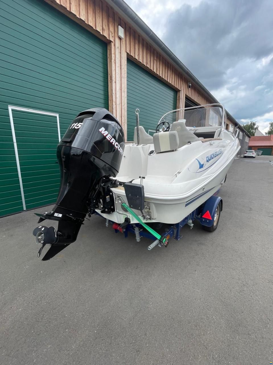 Quicksilver 555 Commander WA