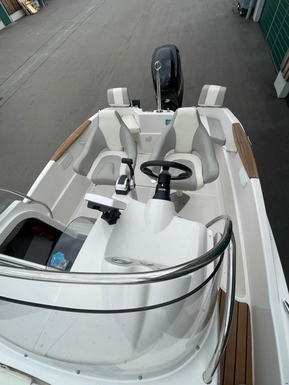 Quicksilver 555 Commander WA
