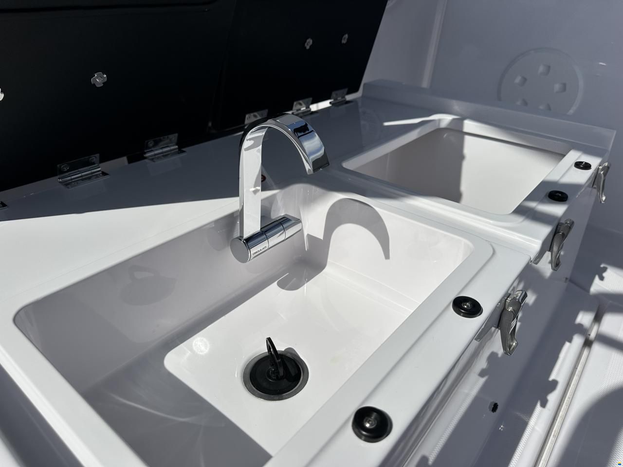 Axopar 25 Cross-Top