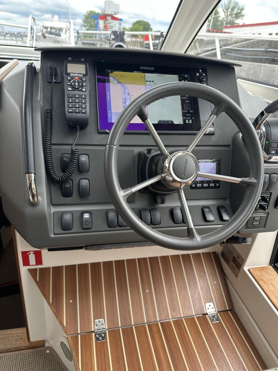 Nimbus 305 Coupe