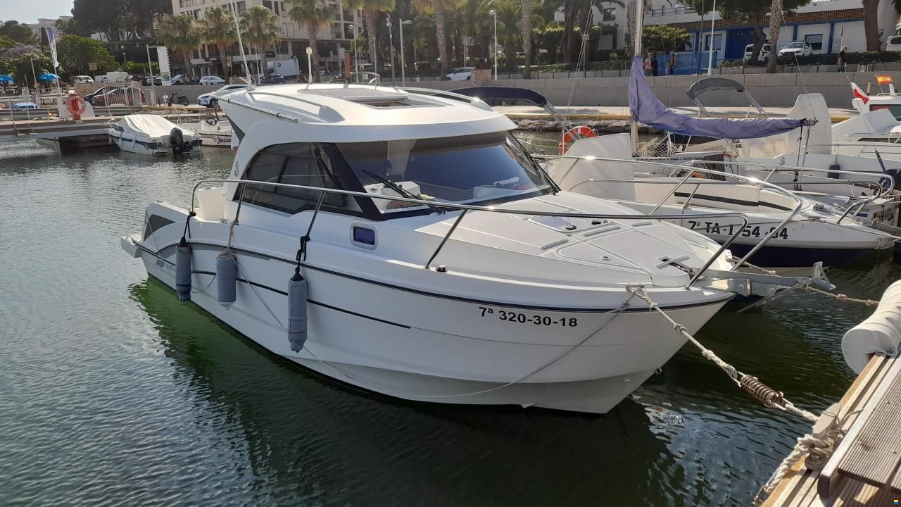 Beneteau Antares 8