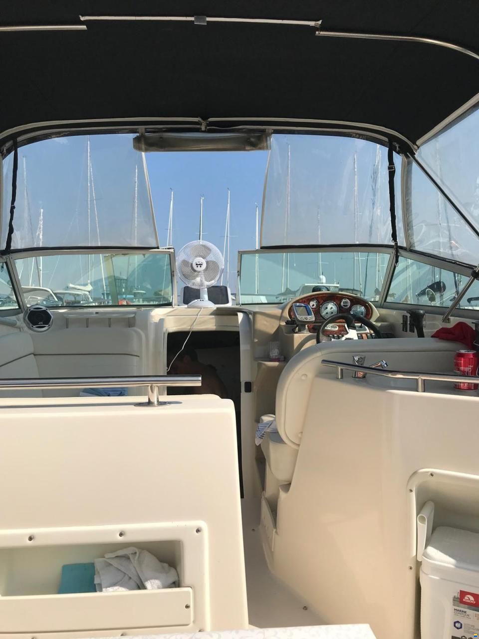 Rinker Fiesta VEE 270