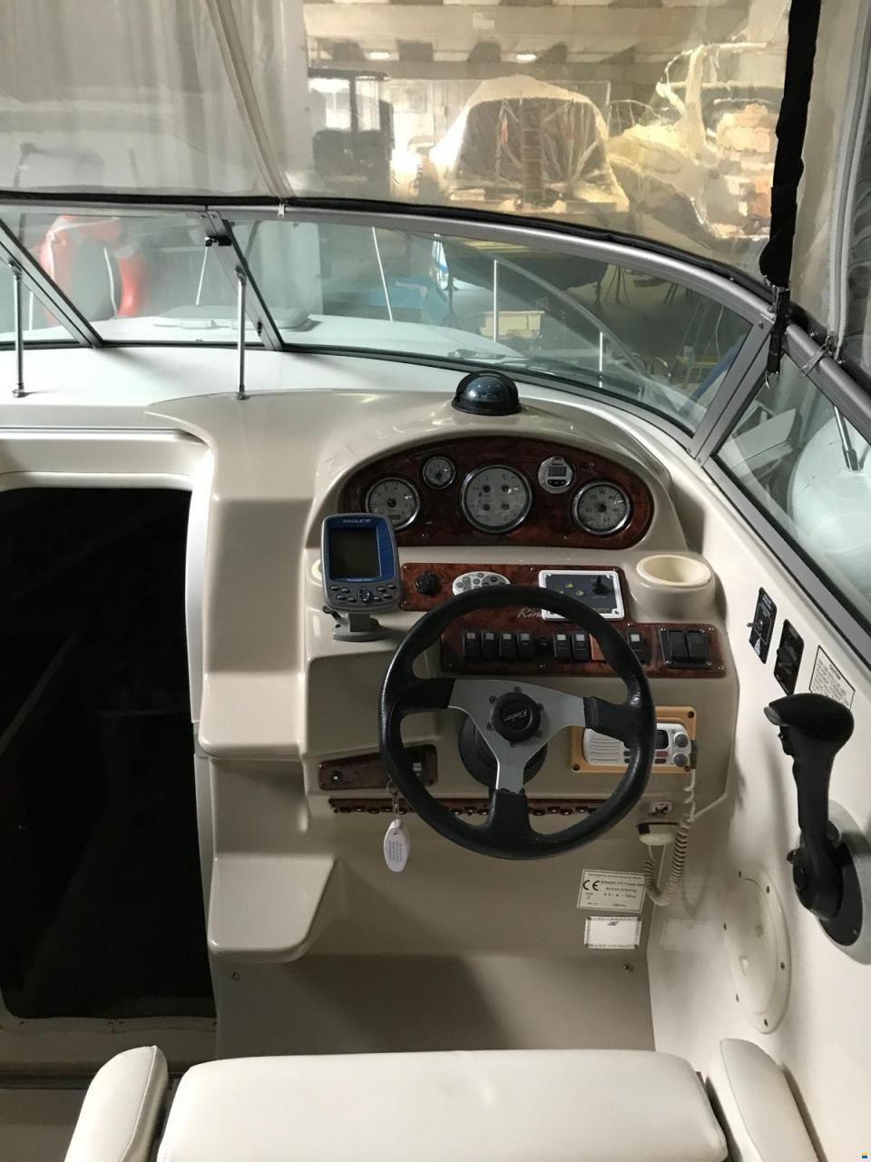 Rinker Fiesta VEE 270
