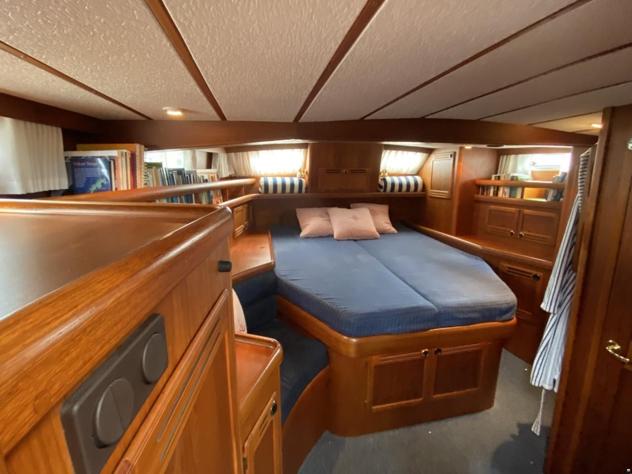 Nauticat 37