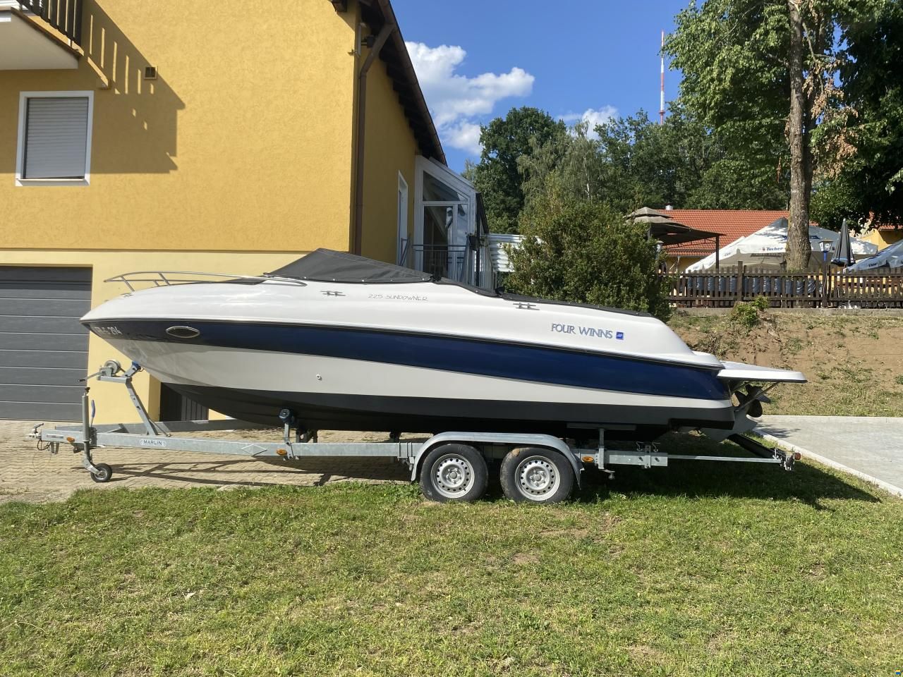 Four Winns 225 Sundowner