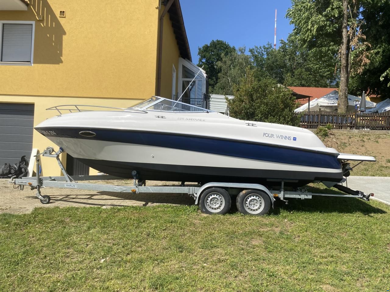 Four Winns 225 Sundowner