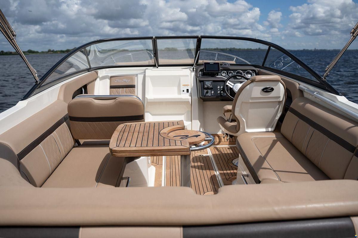 Sea Ray Sun Sport 250