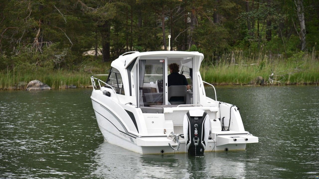 BENETEAU UTOMBORDARE ANTARES 7