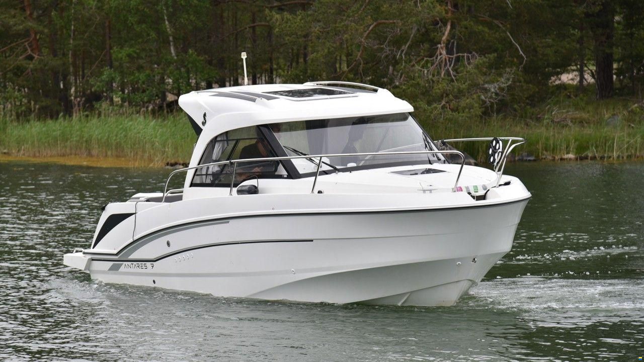 BENETEAU UTOMBORDARE ANTARES 7
