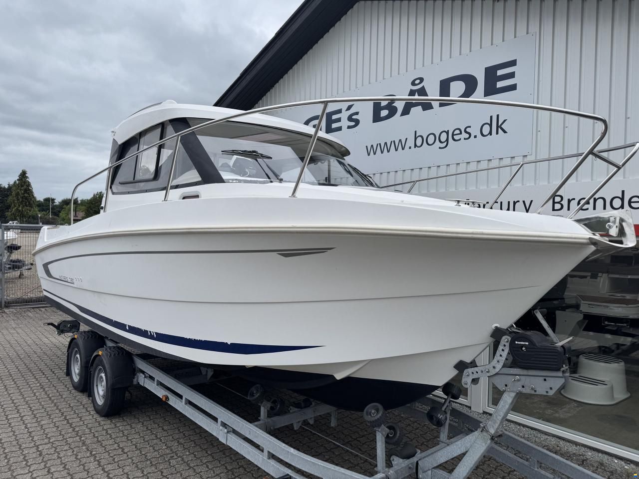 Beneteau Antares 780 med 225 hk Yamaha-EFI 4 takt