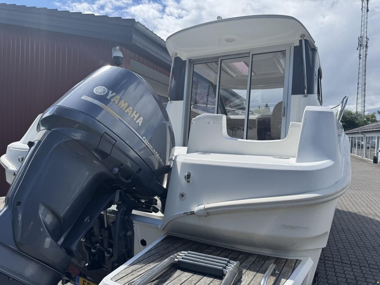 Beneteau Antares 780 med 225 hk Yamaha-EFI 4 takt