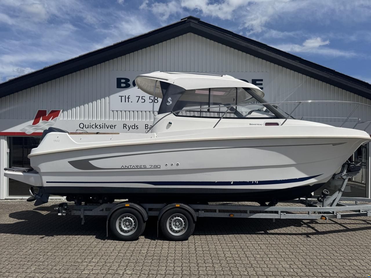 Beneteau Antares 780 med 225 hk Yamaha-EFI 4 takt