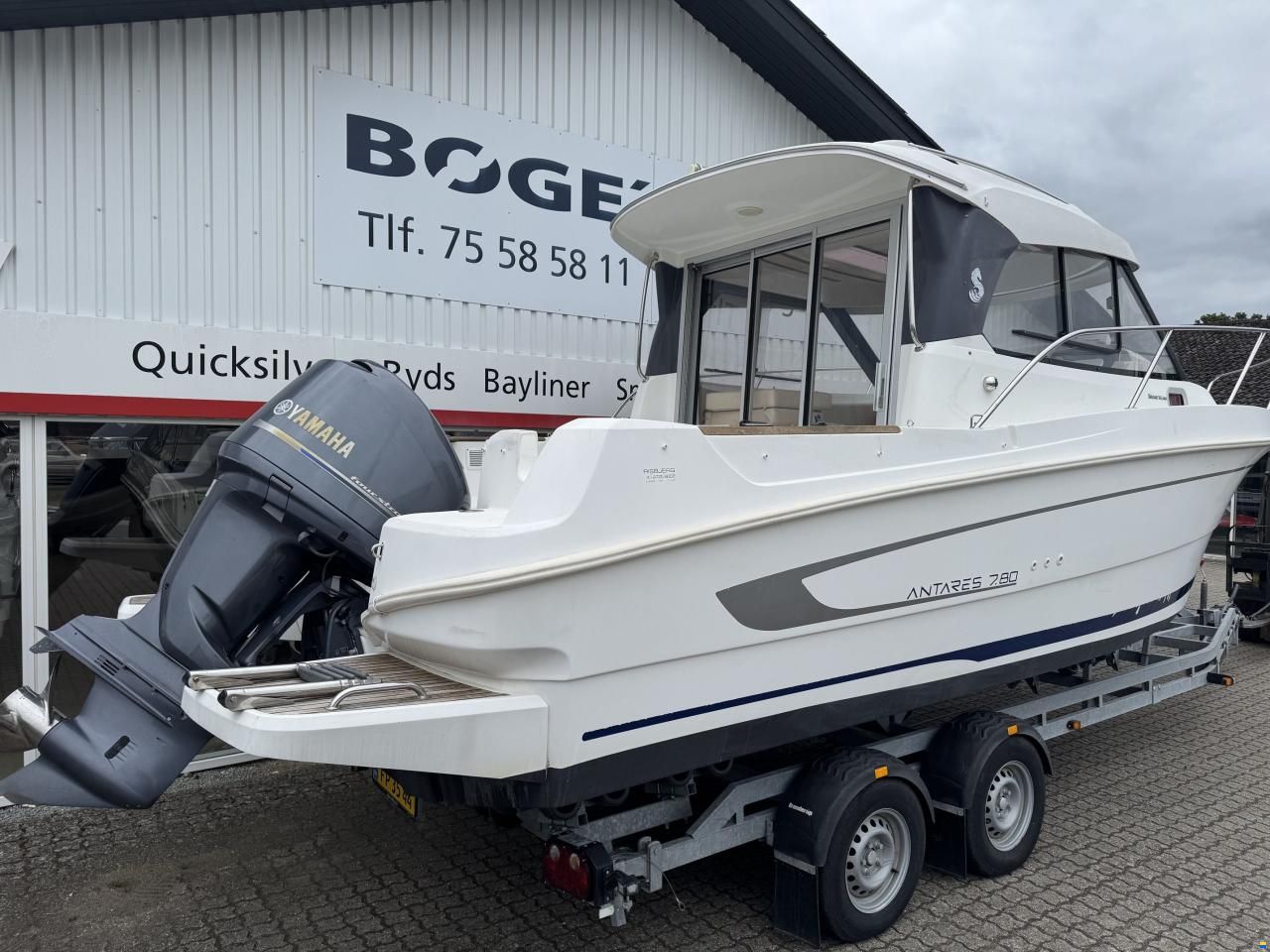 Beneteau Antares 780 med 225 hk Yamaha-EFI 4 takt