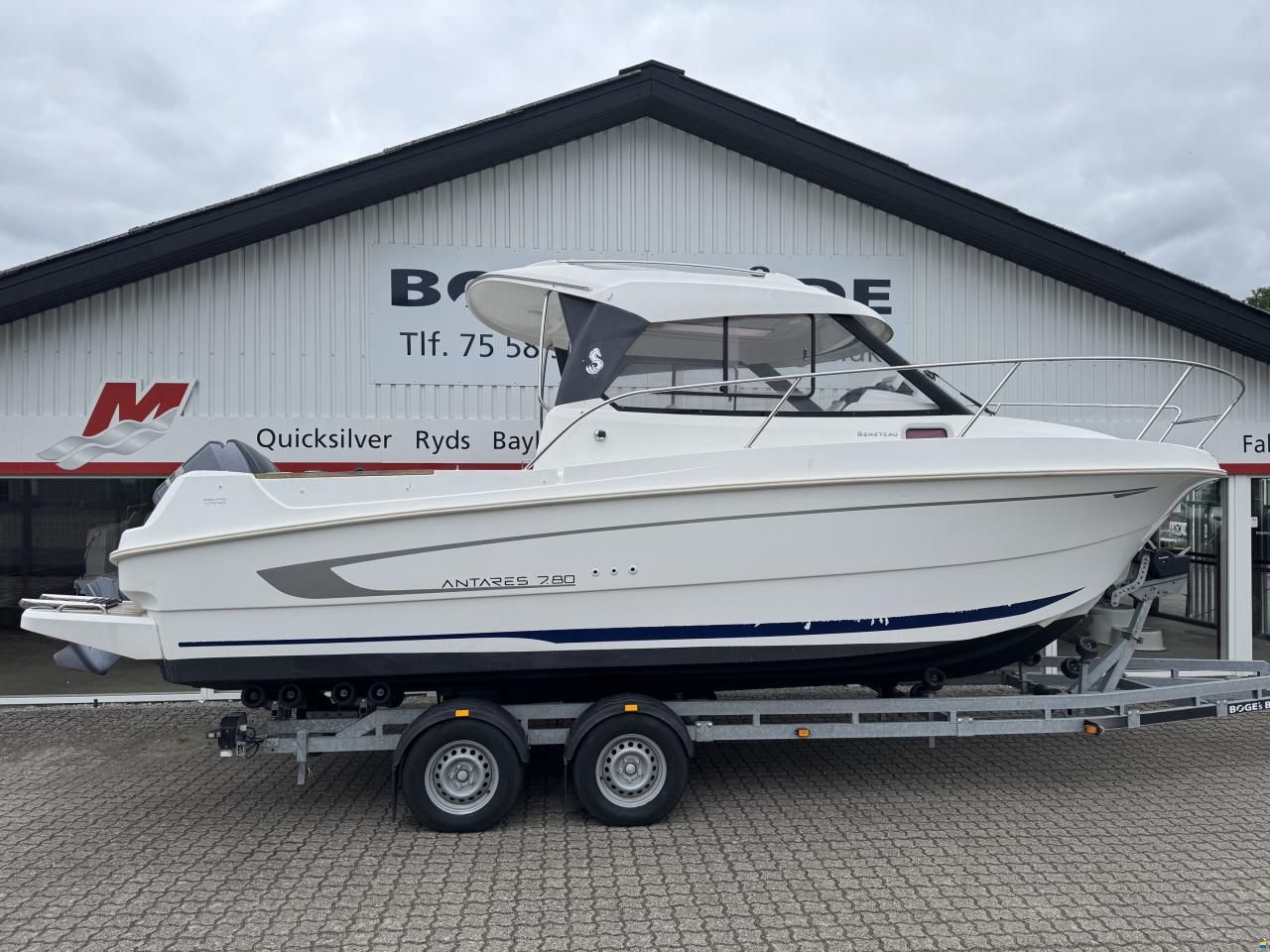 Beneteau Antares 780 med 225 hk Yamaha-EFI 4 takt