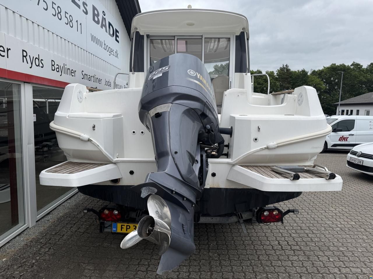 Beneteau Antares 780 med 225 hk Yamaha-EFI 4 takt