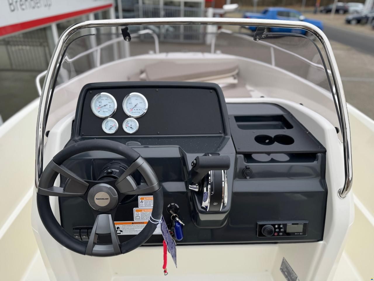 Quicksilver Activ 555 Open med 100 hk Me