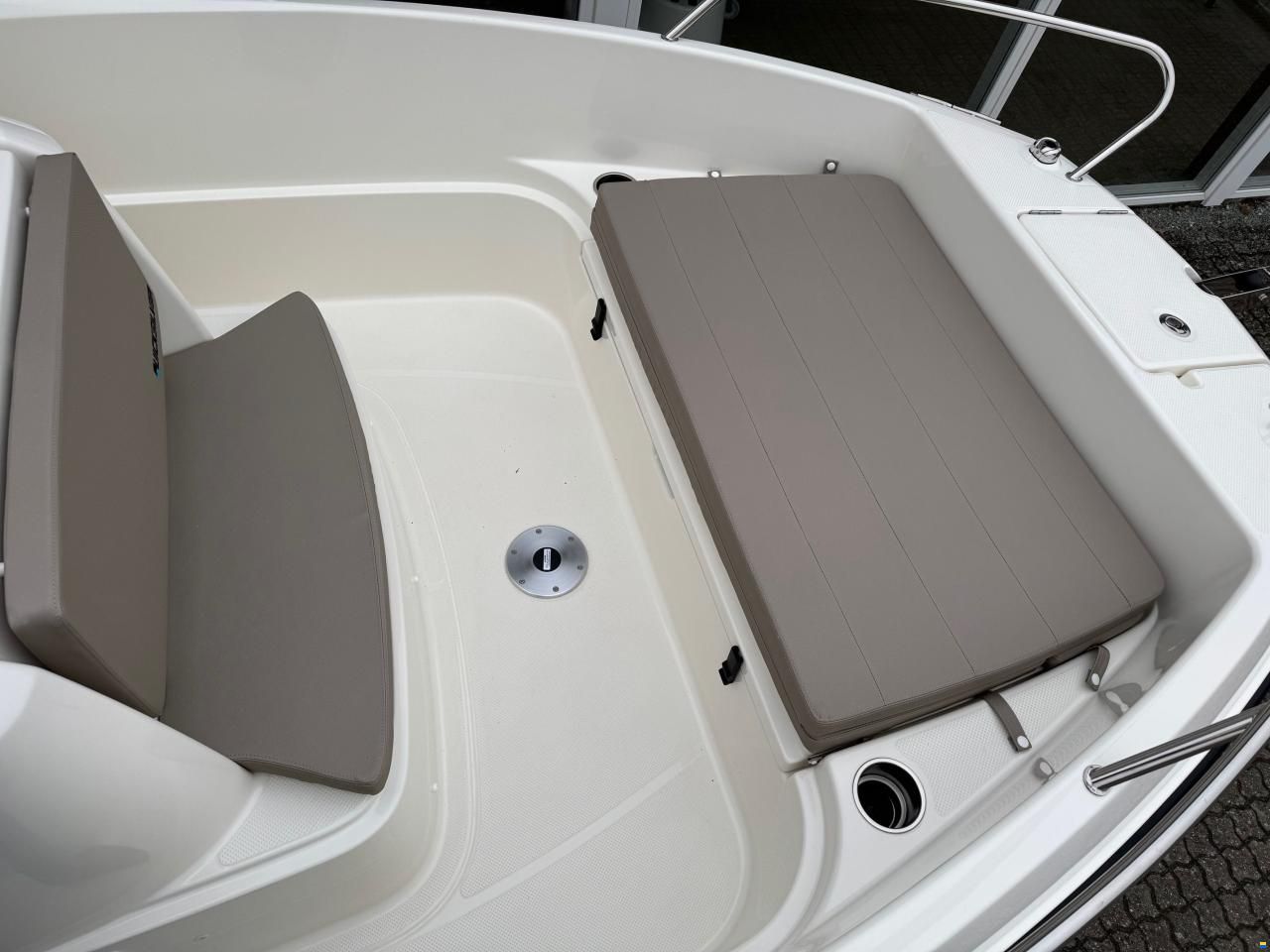Quicksilver Activ 555 Open med 100 hk Me