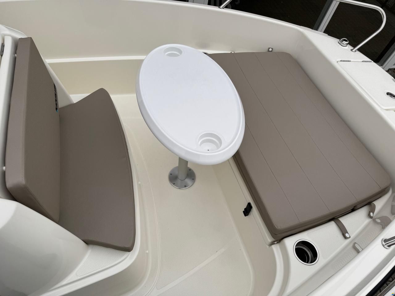 Quicksilver Activ 555 Open med 100 hk Me