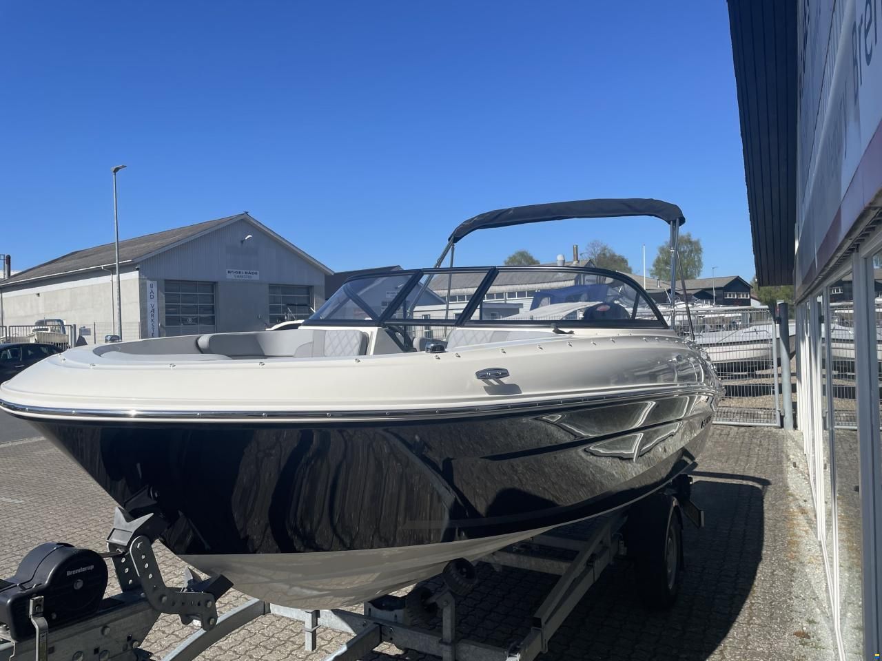 Byliner VR4 Bowrider med F115 ProXS Merc