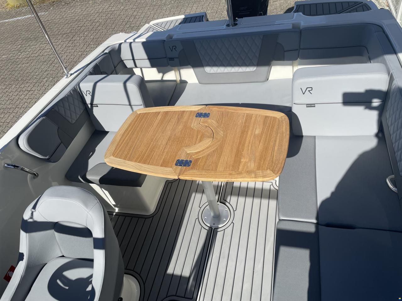 Byliner VR4 Bowrider med F115 ProXS Merc