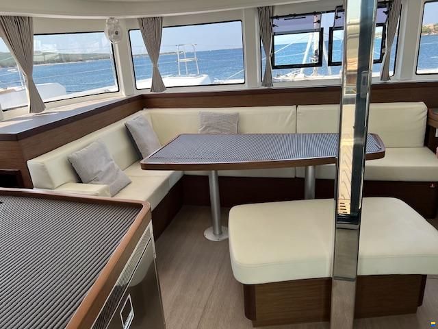 Lagoon 42