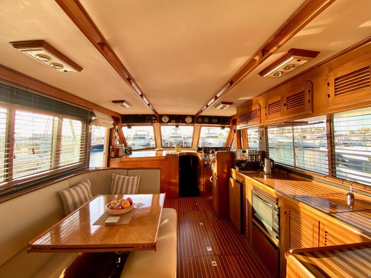 Trader Sundeck 44