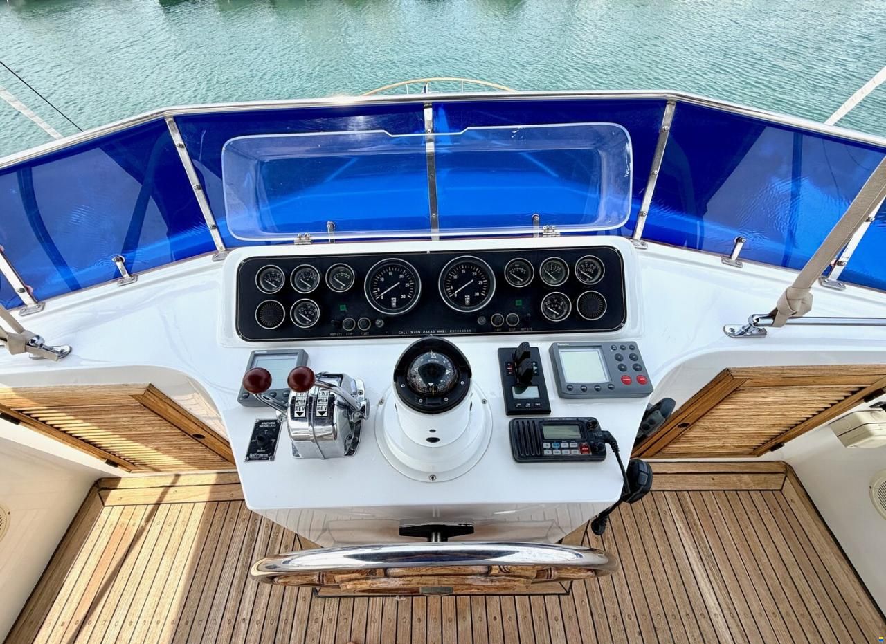 Trader Sundeck 44